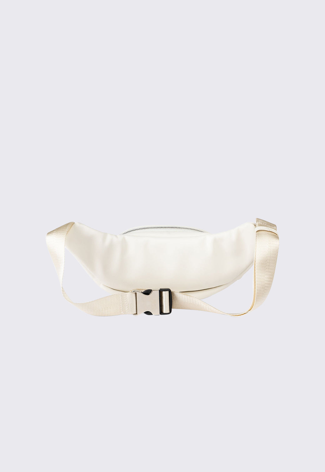 תיק פאוץ' לנשים בצבע לבן עם לוגו מתכתי