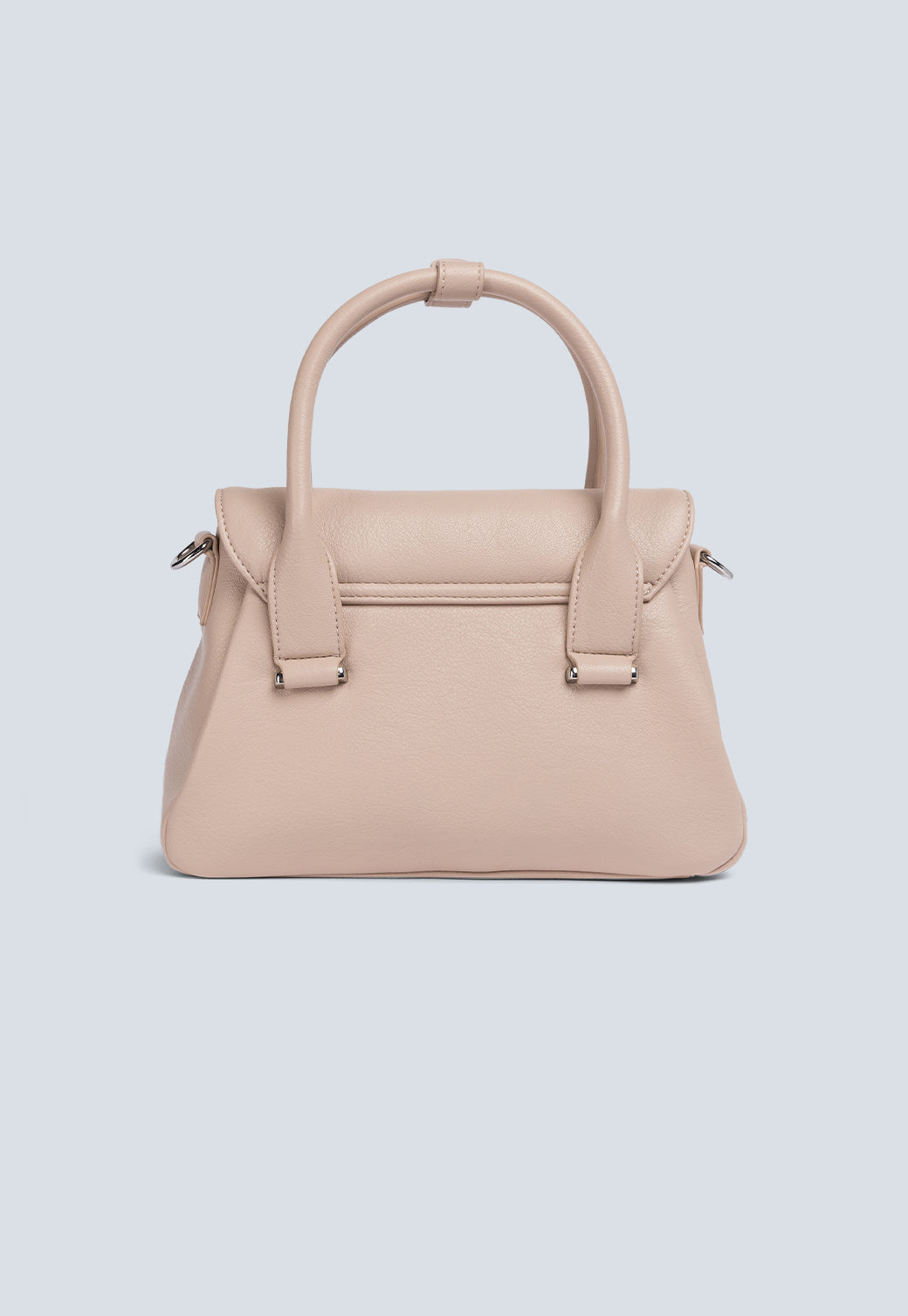 תיק יד לנשים בצבע בז׳ עם לוגו R מתכתי