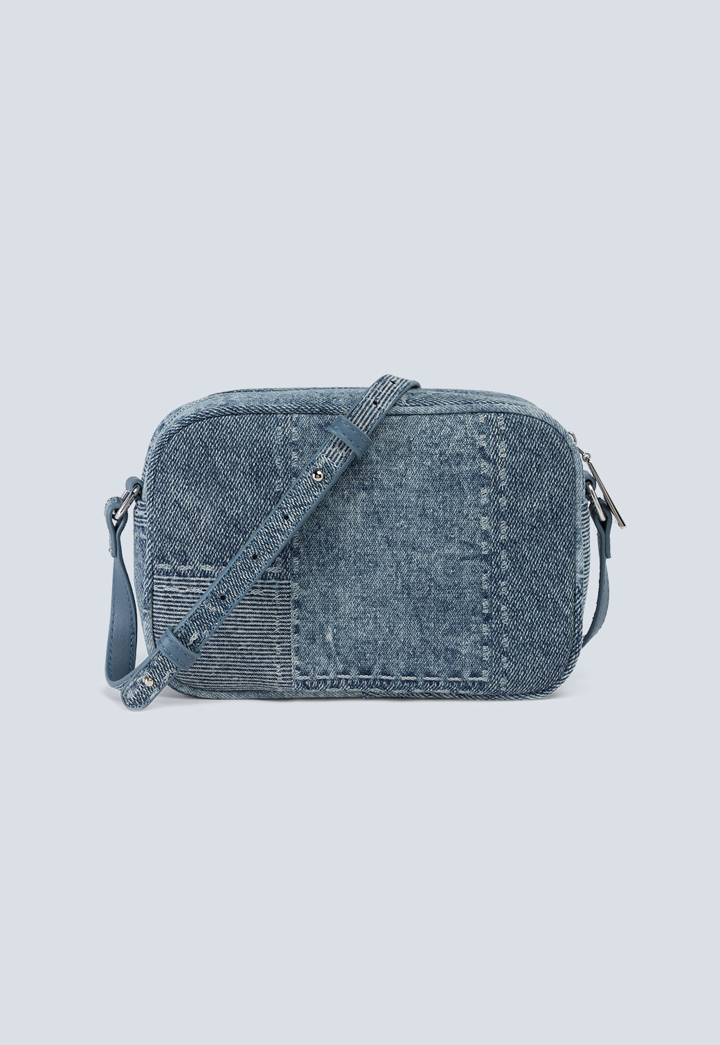 תיק צד לנשים מבד דנים בגוון כחול בהיר