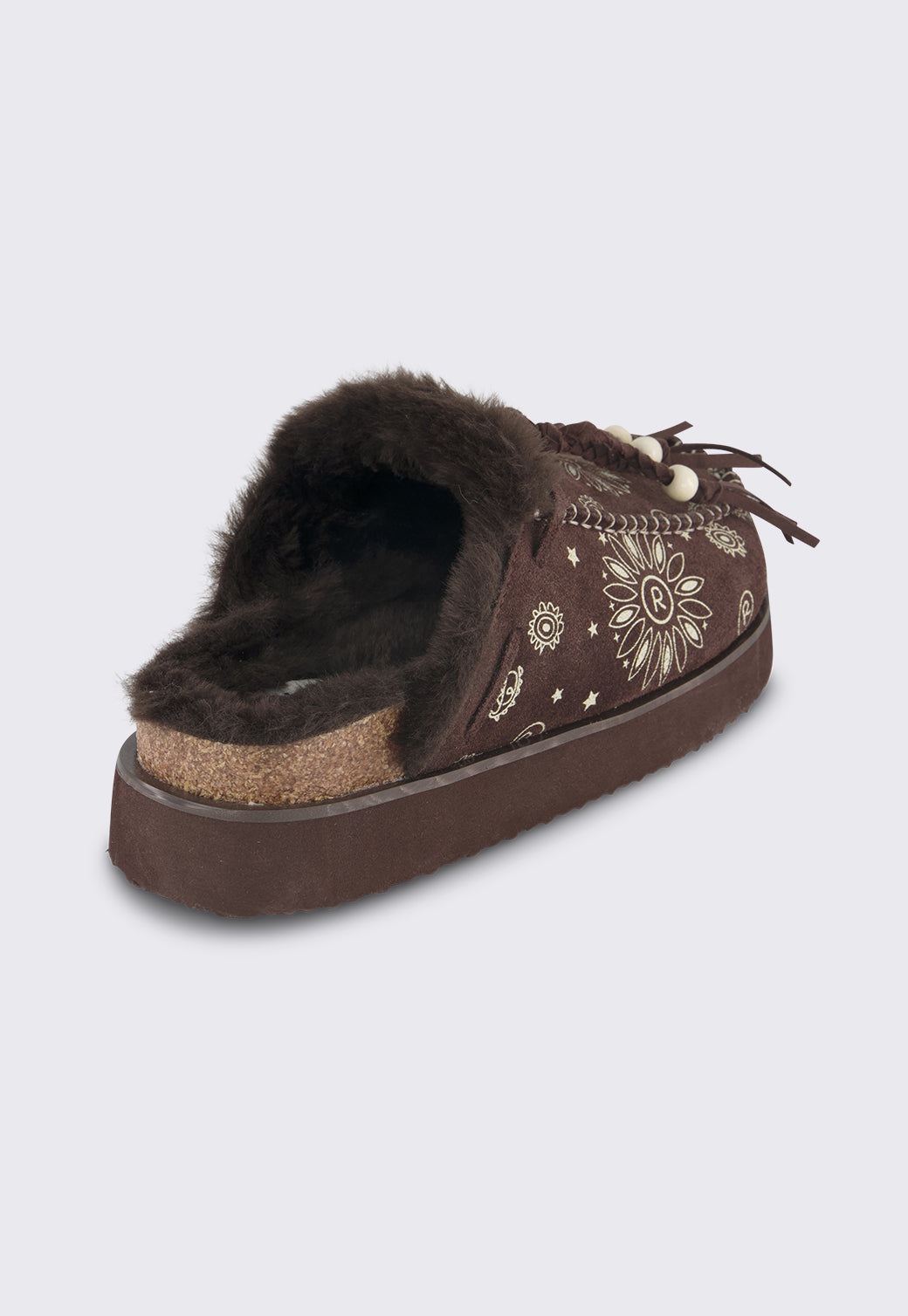 כפכפי נשים סגורים בצבע חום בעיצוב חורפי