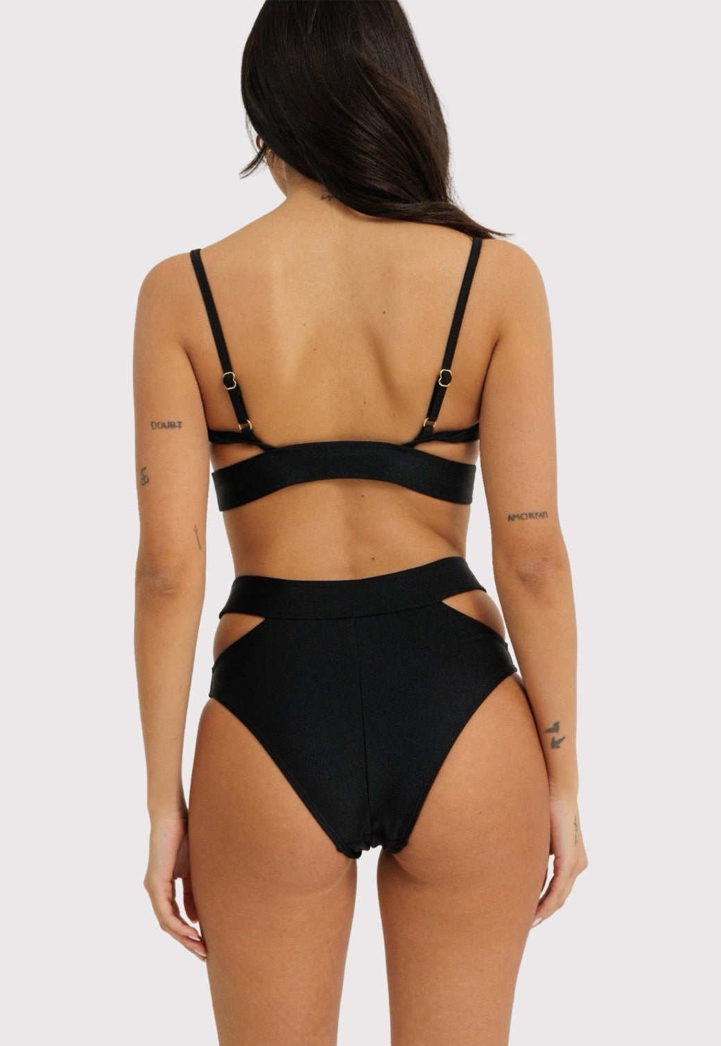 תחתון ביקיני גזרה גבוהה בצבע שחור לנשים