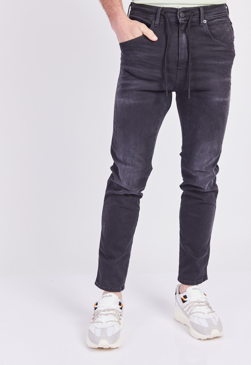 מכנסי ג'ינס בגזרה ישרה עם שרוך במותן גברים