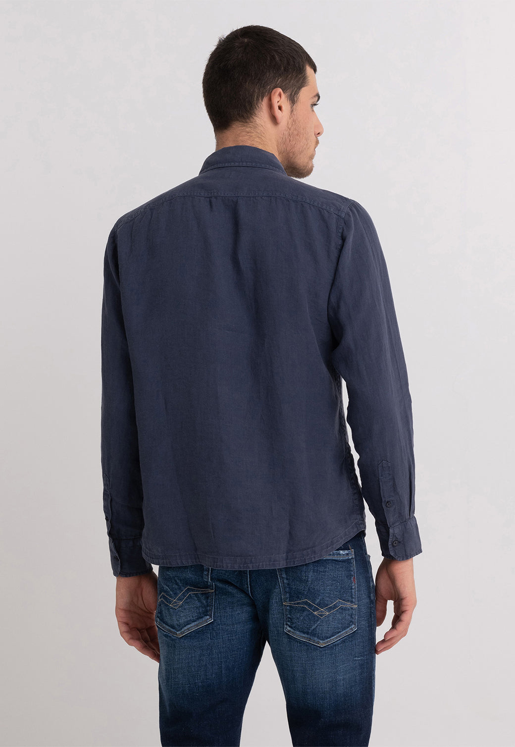 חולצה מכופתרת עם כיס חזה גברים