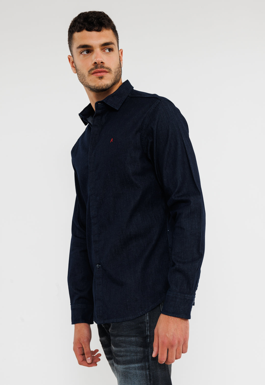 חולצה מכופתרת לגברים בצבע כחול