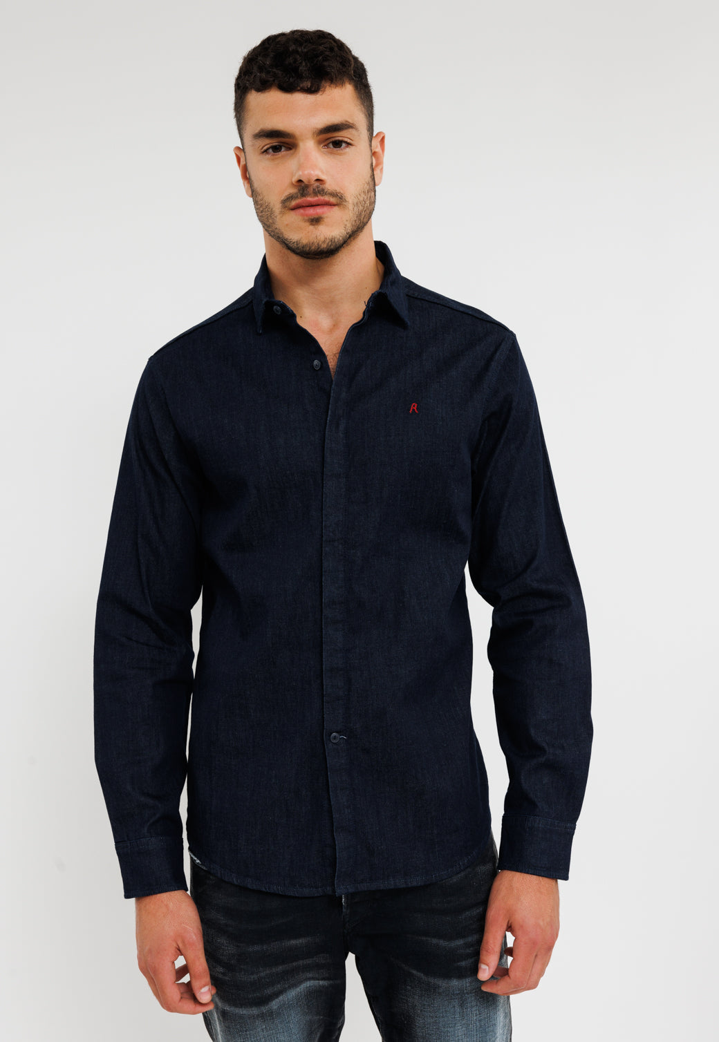 חולצה מכופתרת לגברים בצבע כחול