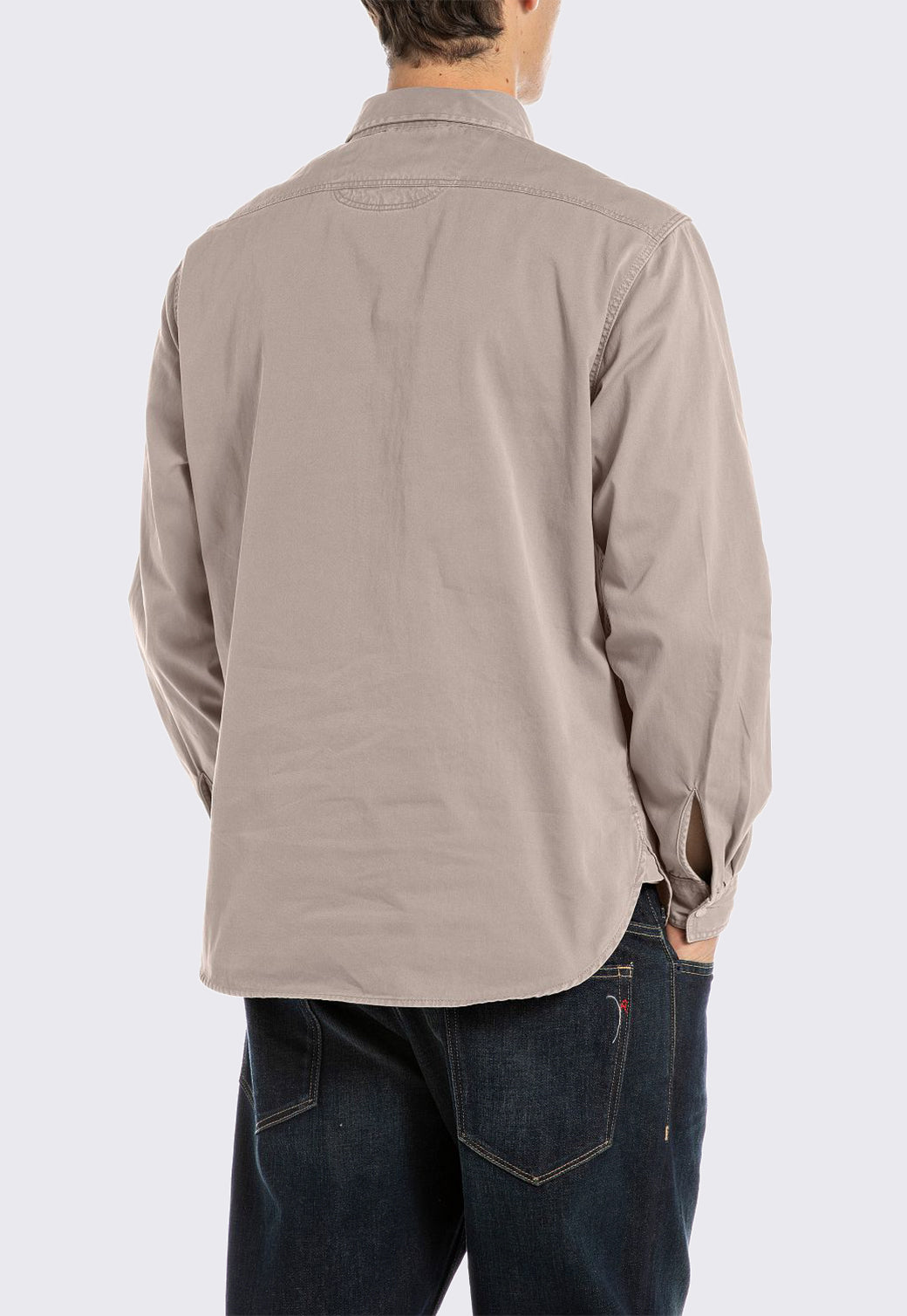 חולצה לגברים בצבע בז' עם כיסים קדמיים