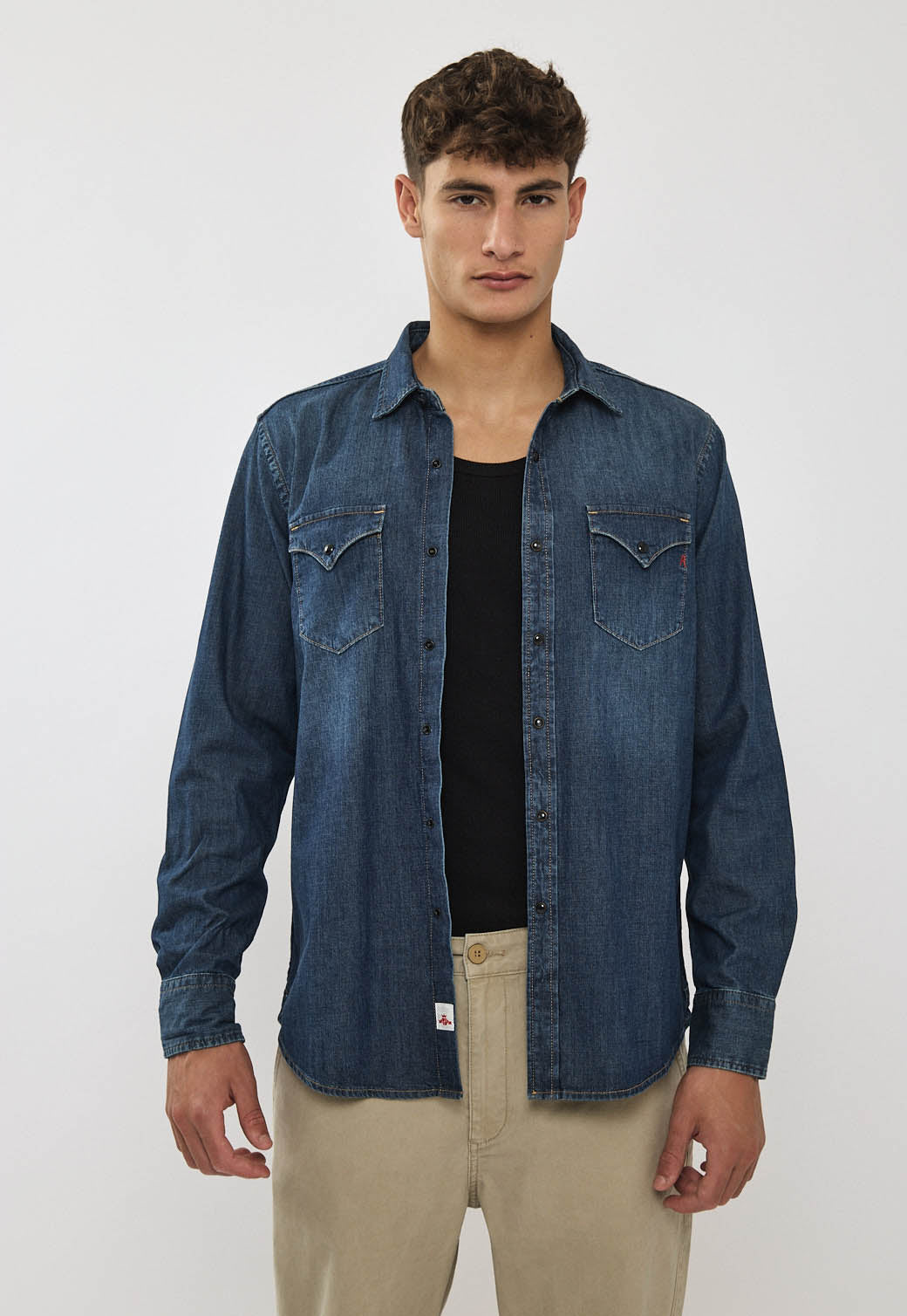 חולצת ג׳ינס לגברים בצבע כחול