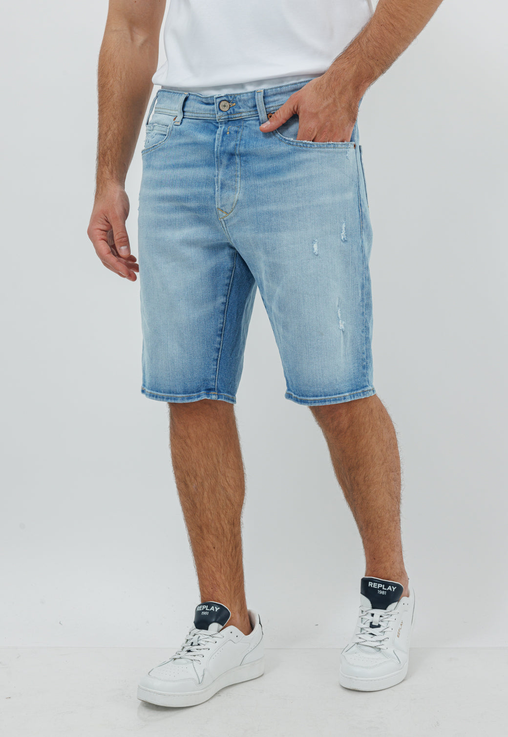 מכנסיים קצרים לגברים בצבע דנים בהיר