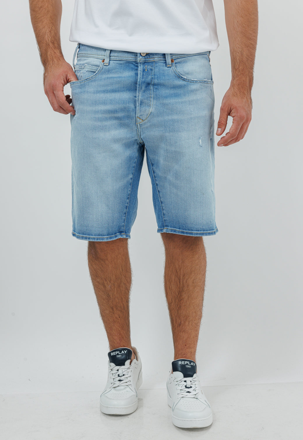 מכנסיים קצרים לגברים בצבע דנים בהיר