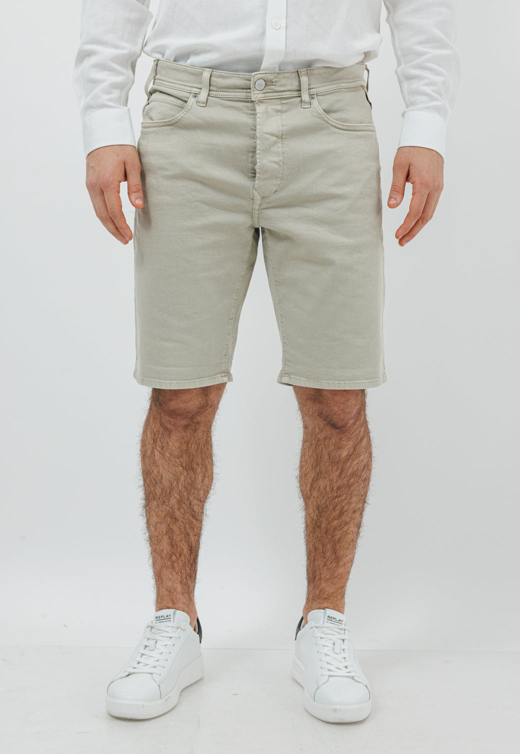 מכנסיים קצרים לגברים בצבע בז' בהיר