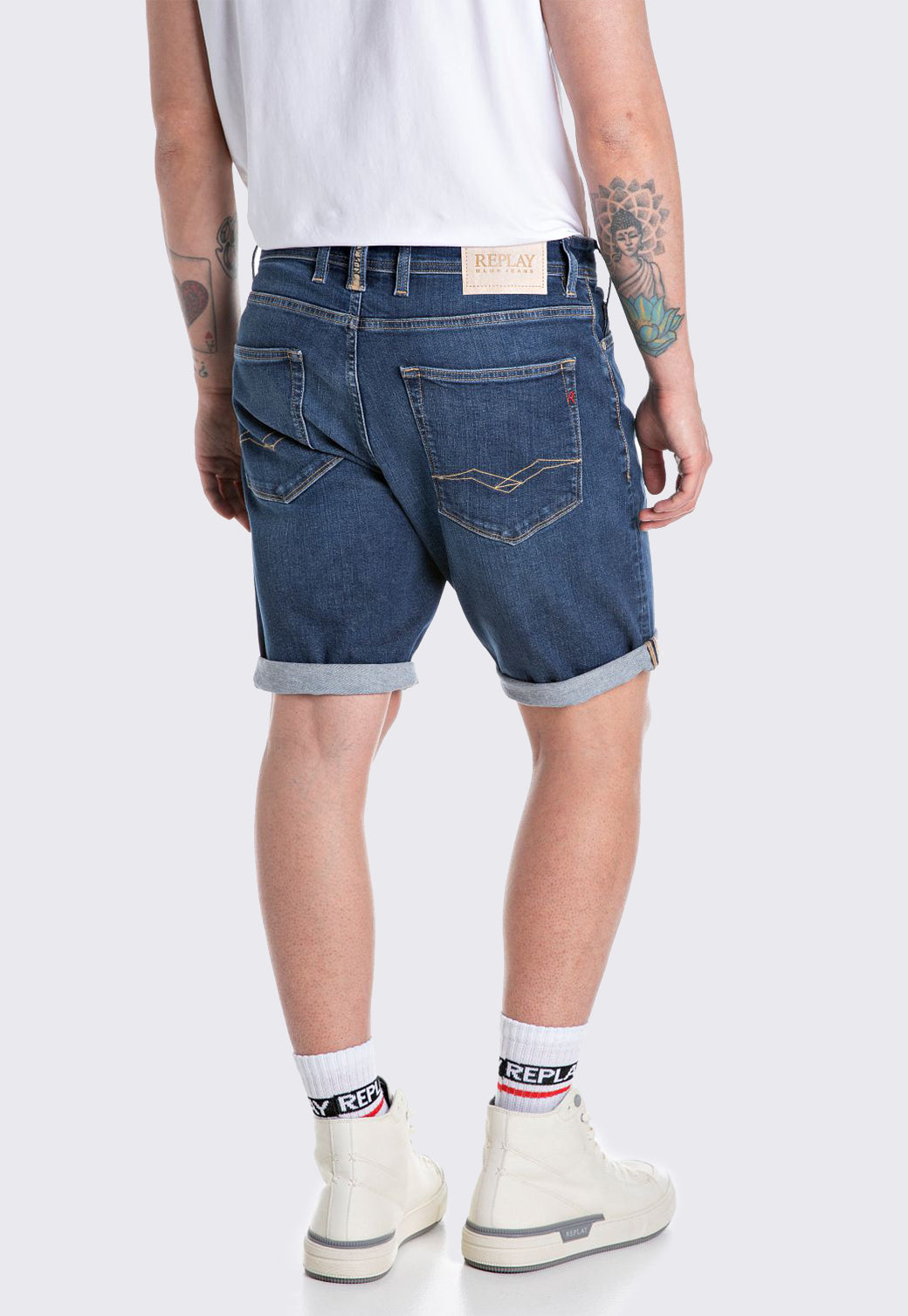 מכנסיים קצרים לגברים בצבע דנים כהה