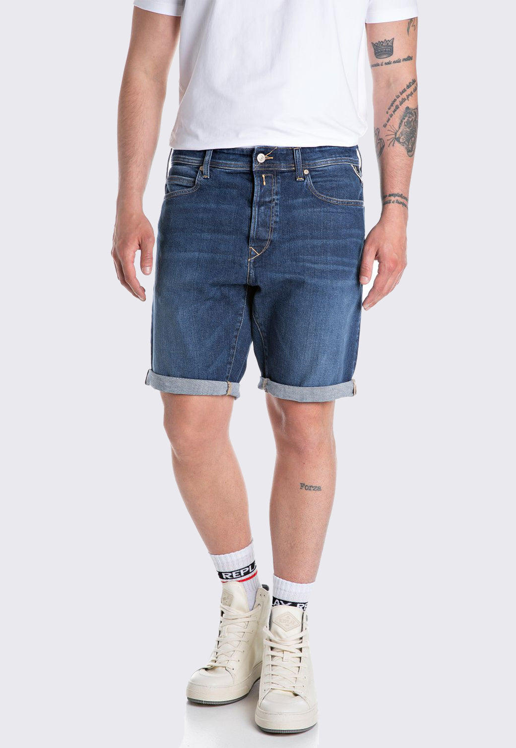 מכנסיים קצרים לגברים בצבע דנים כהה