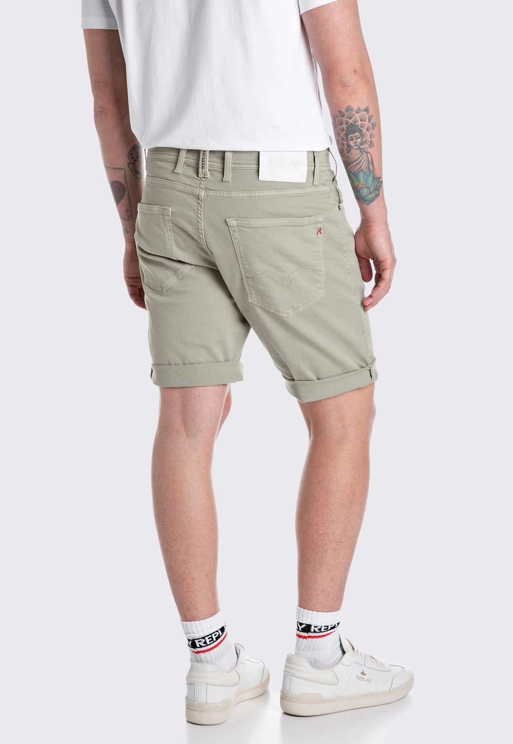 מכנסיים קצרים לגברים בצבע ירוק בהיר