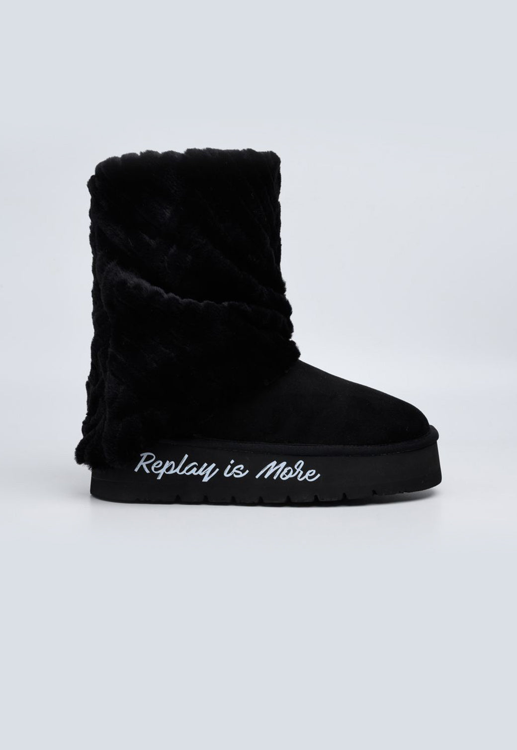 מגפיים לנשים בצבע שחור