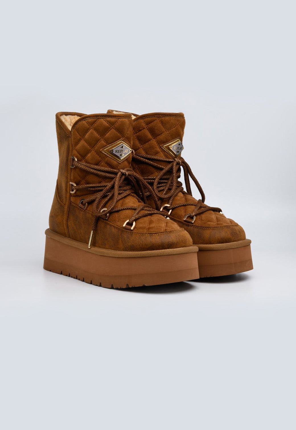 מגפוני פלטפורמה לנשים בצבע חום עם קווילט