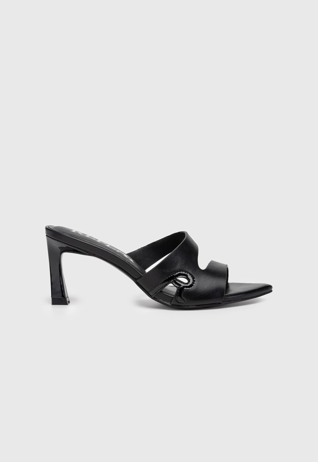 סנדלי עקב Mule לנשים בצבע שחור