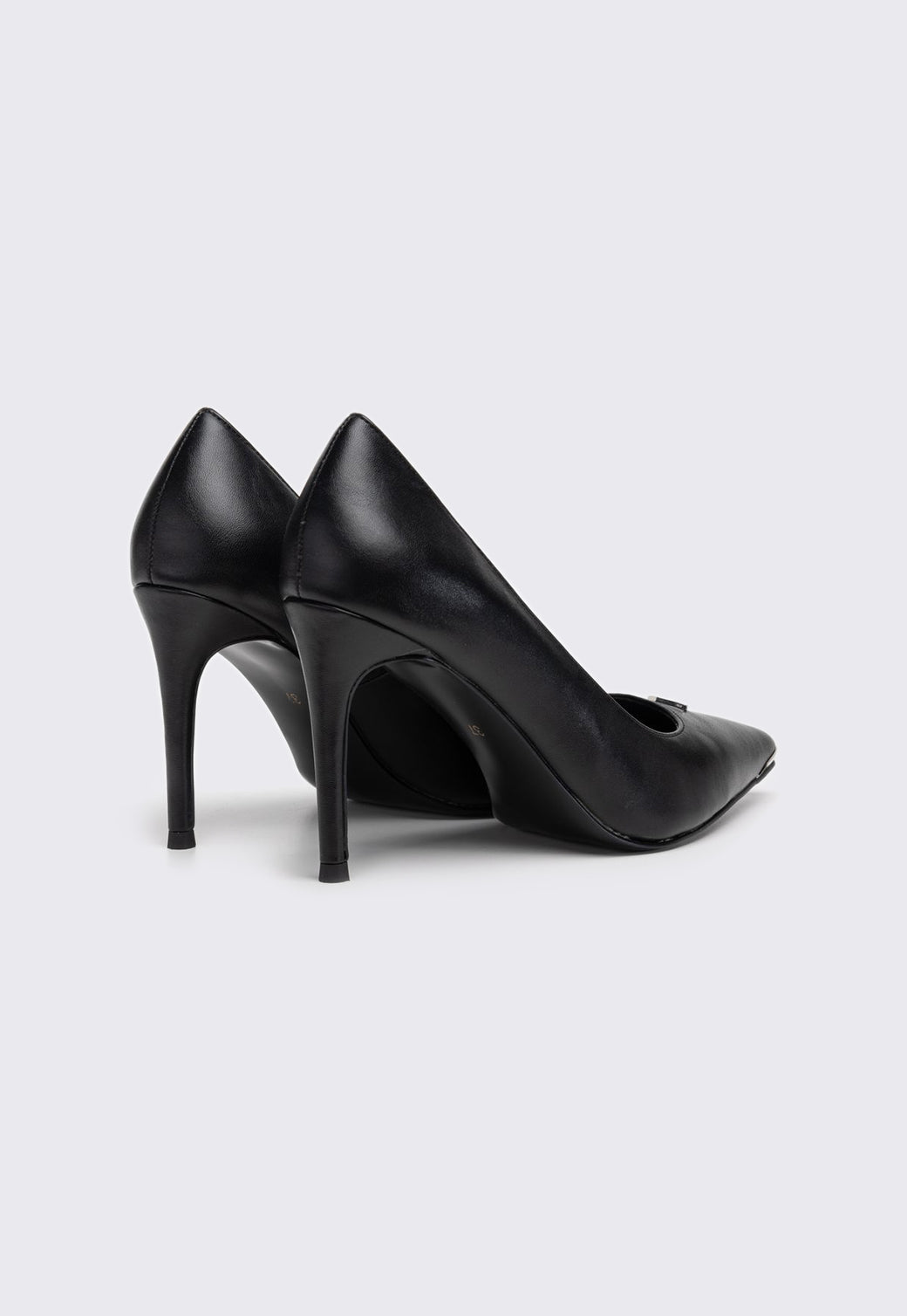 נעלי עקב בצבע שחור לנשים