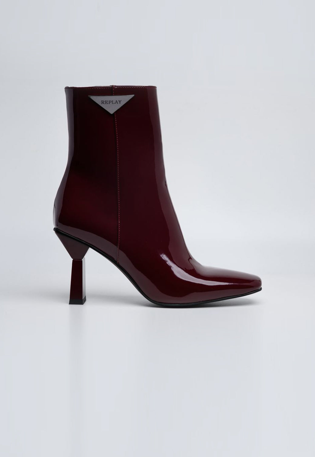 מגפוני לק לנשים בצבע בורדו עם עקב בינוני