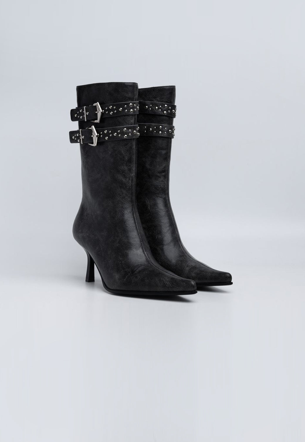 מגפיים לנשים עם עקב בינוני ורצועות אבזם