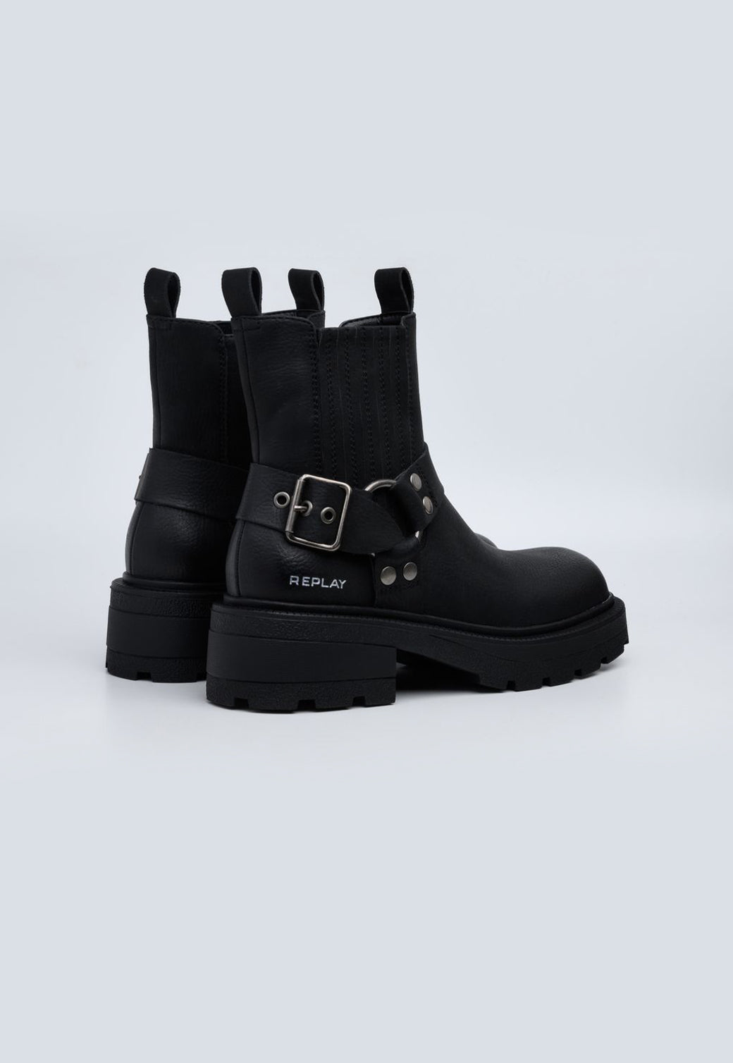 מגפיים לנשים בצבע שחור עם אבזם