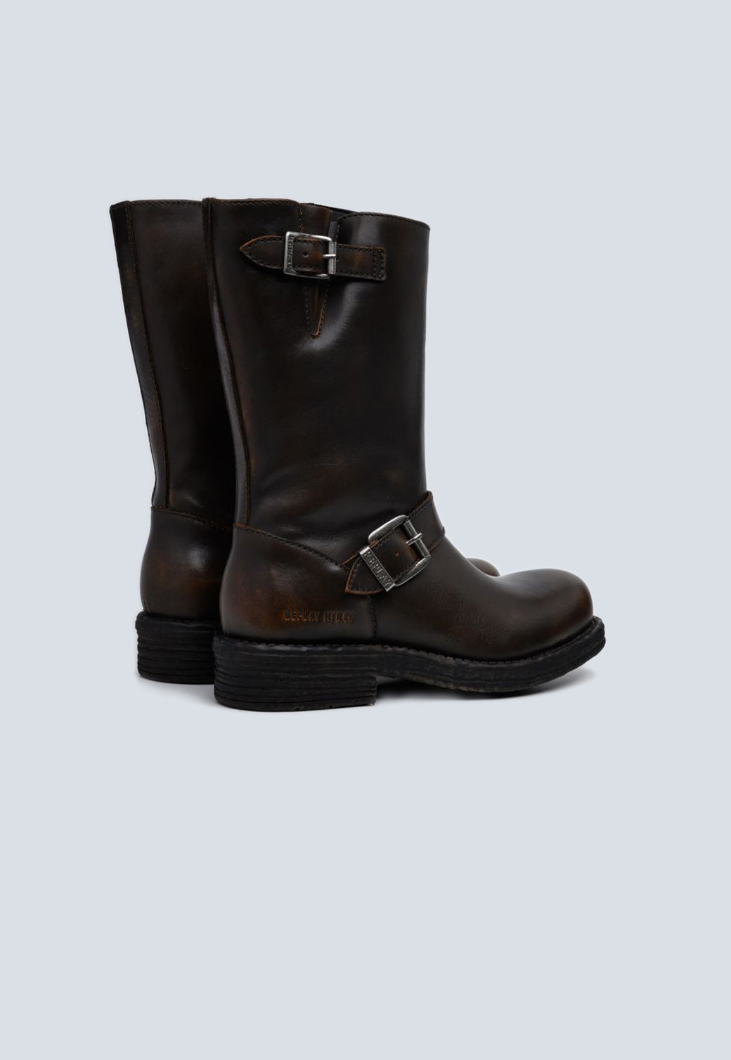 מגפיים לנשים בצבע חום עם אבזמים