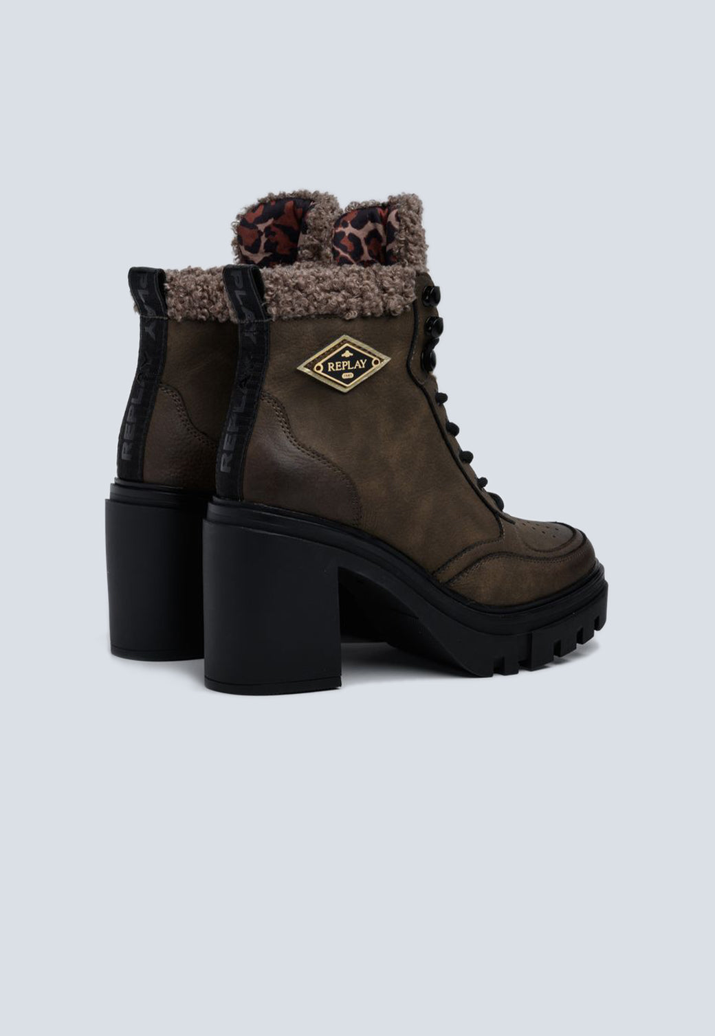 מגפיים לנשים בצבע חום עם פרווה ועקב בלוק