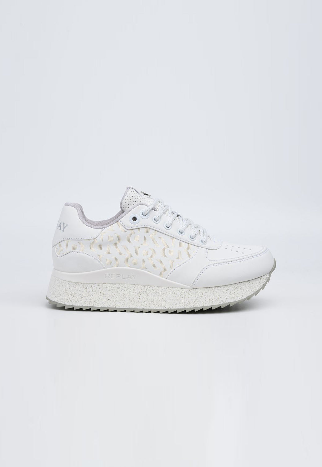 סניקרס לנשים בצבע לבן דגם PENNY UNDER עם מונוגרם RR וסוליית פלטפורמה משוננת.