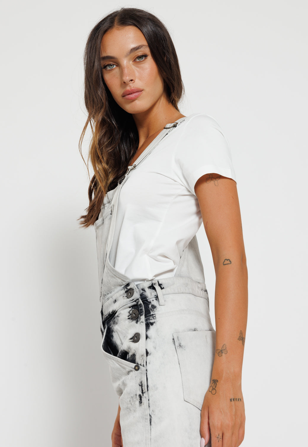 אוברול ג'ינס לנשים בצבע אפור בהיר