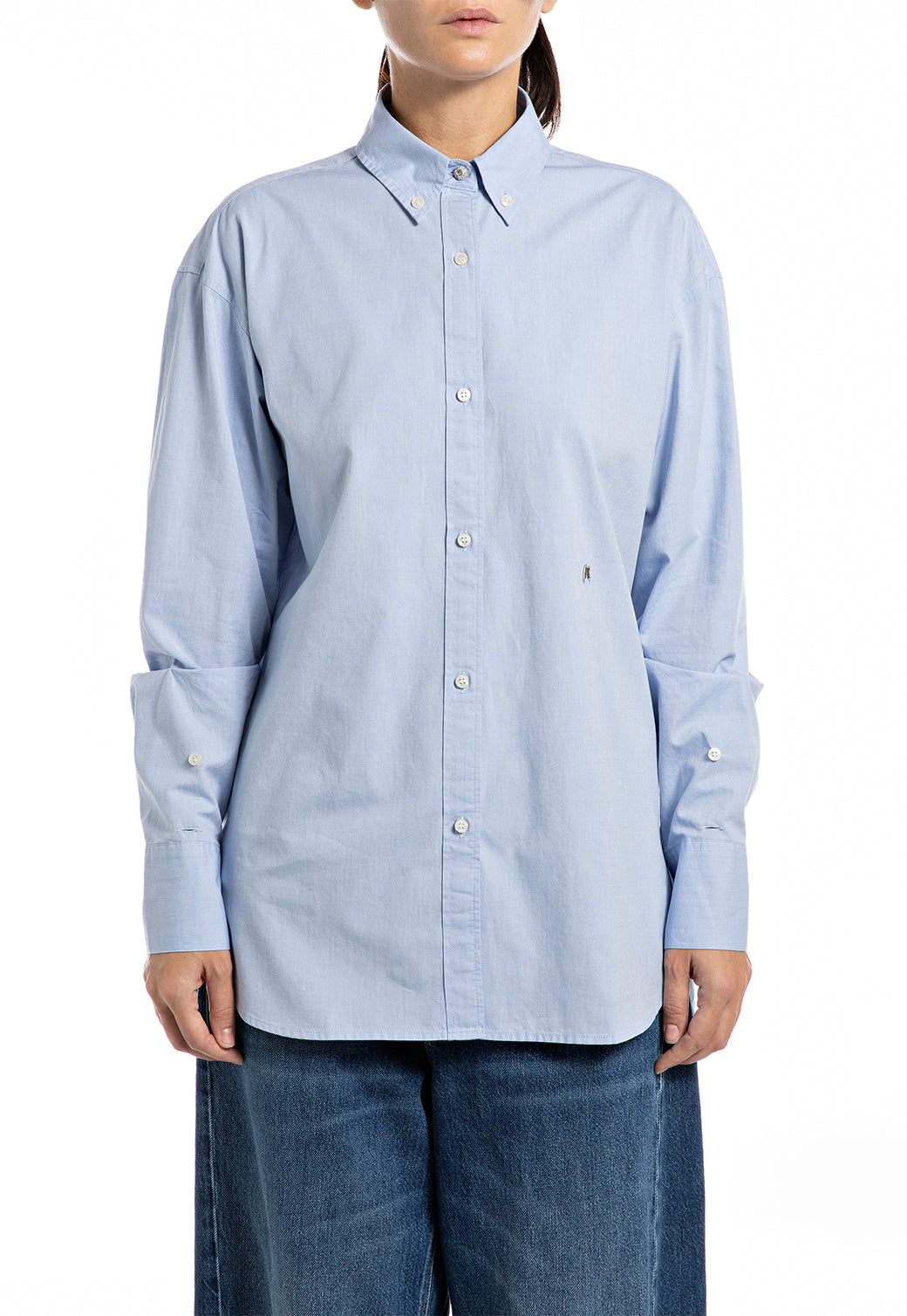 חולצה מכופתרת לנשים בצבע תכלת