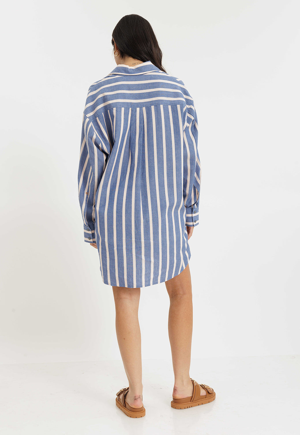 חולצת פסים לנשים בצבע כחול ולבן