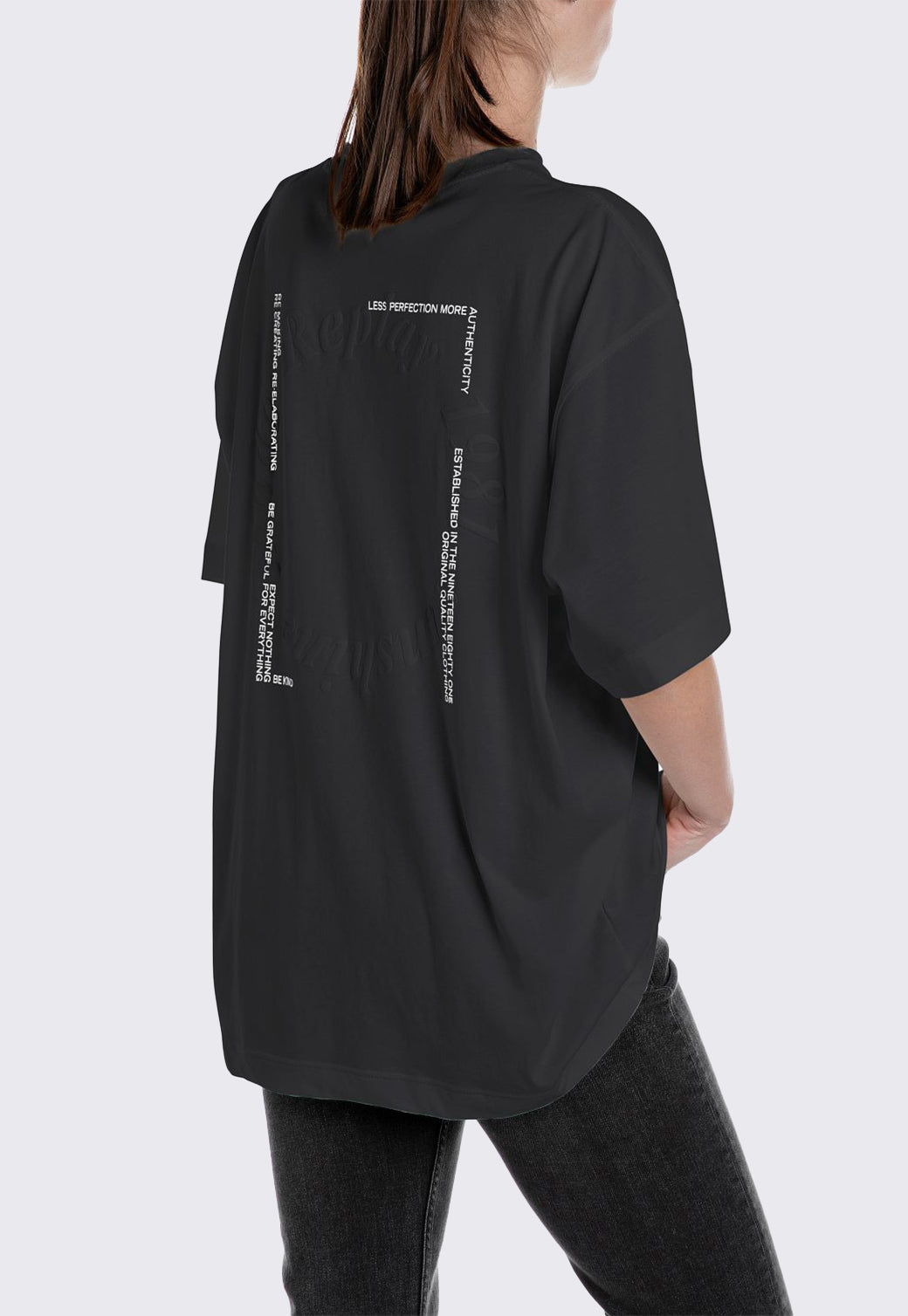 טי-שירט אוברסייז לנשים בצבע שחור