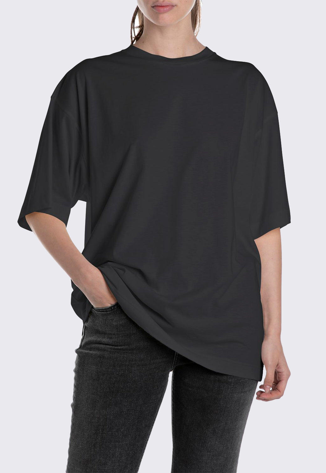 טי-שירט אוברסייז לנשים בצבע שחור