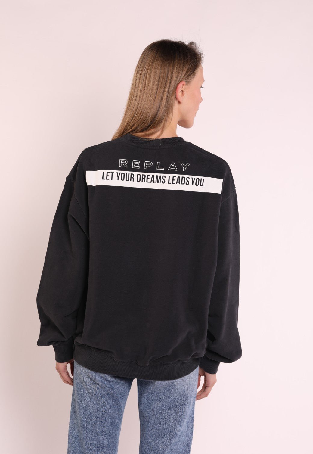 סווטשירט עם כיתוב בחזה | נשים BLACK / S