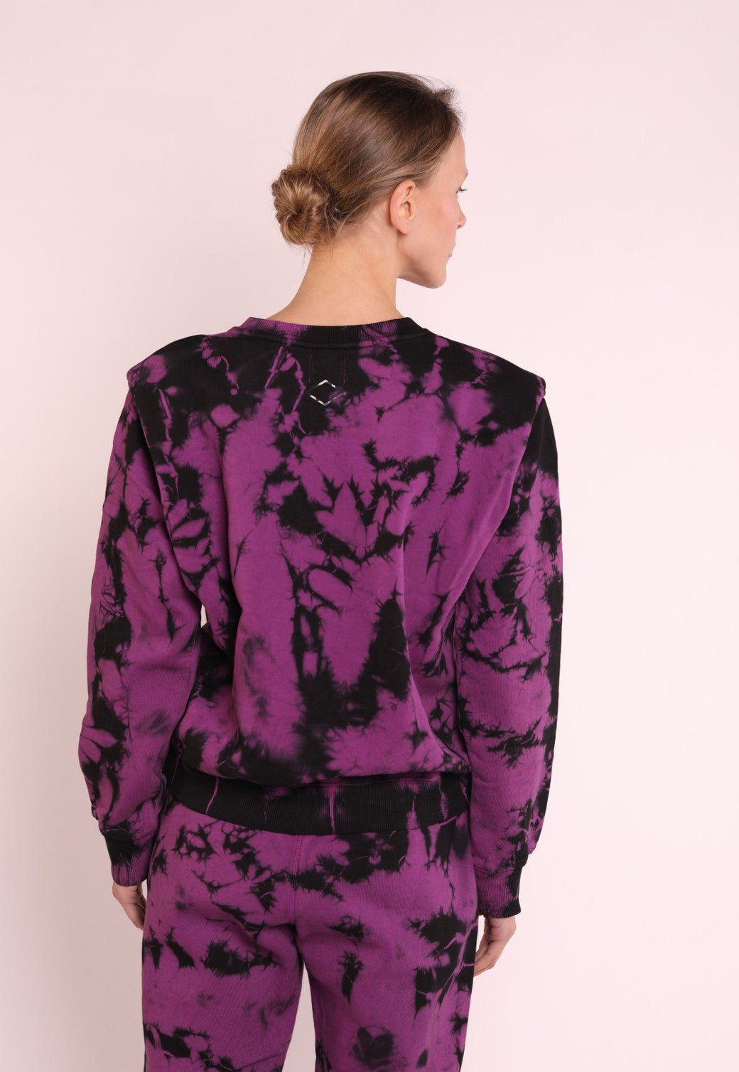 סווטשירט טאי דאי עם כיתוב בחזה נשים