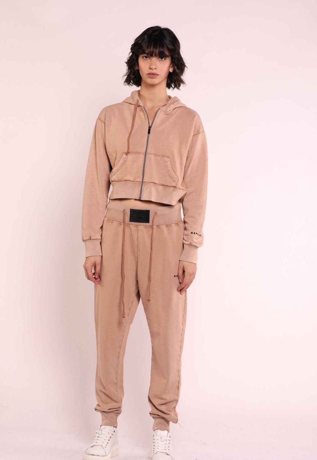 סווטשירט קפוצ'ון עם רוכסן לוגו בשרוול | נשים BROWN / S