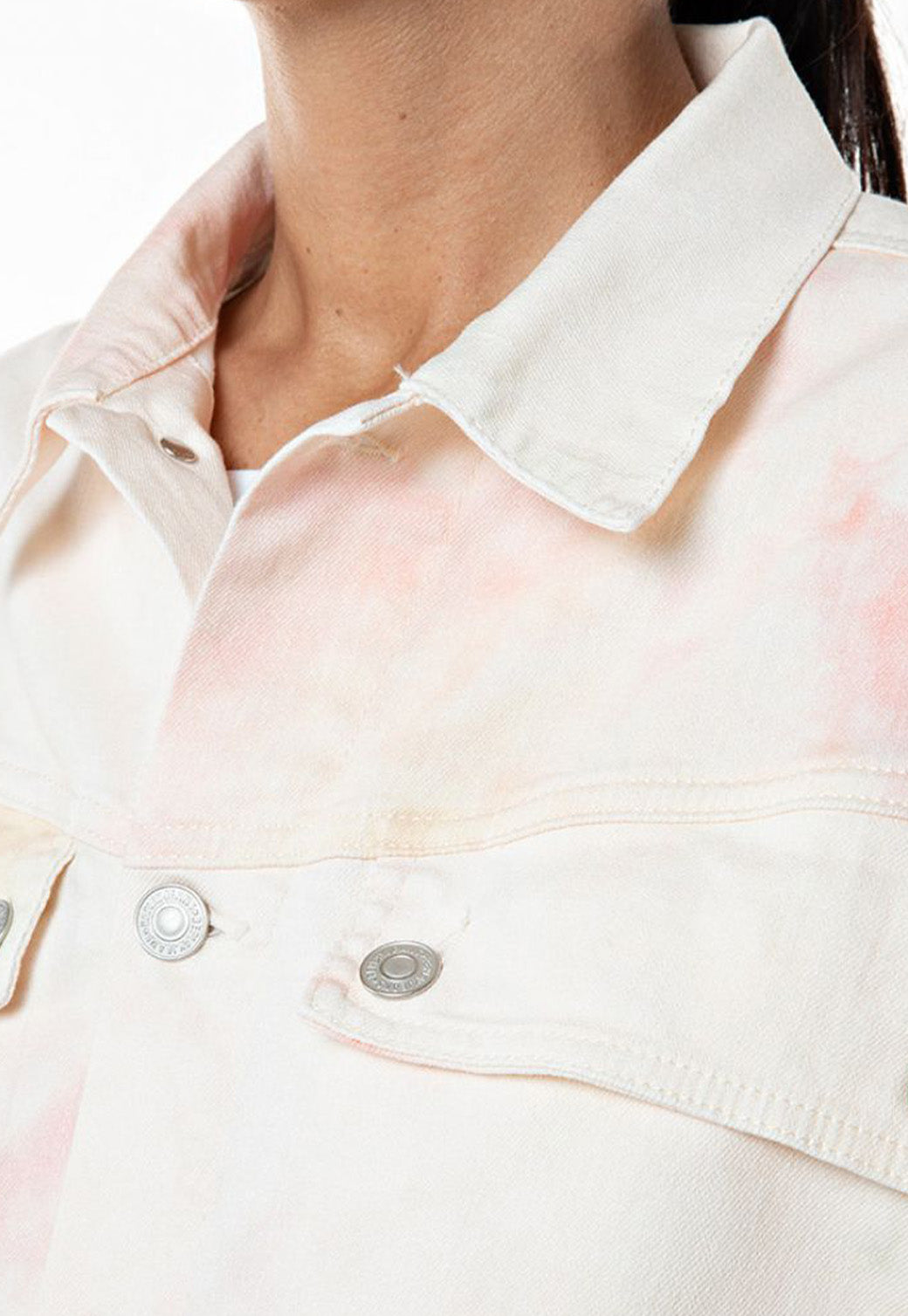 ג'קט ג'ינס נשים בצבע טאי דאי ורוד-אפרסק