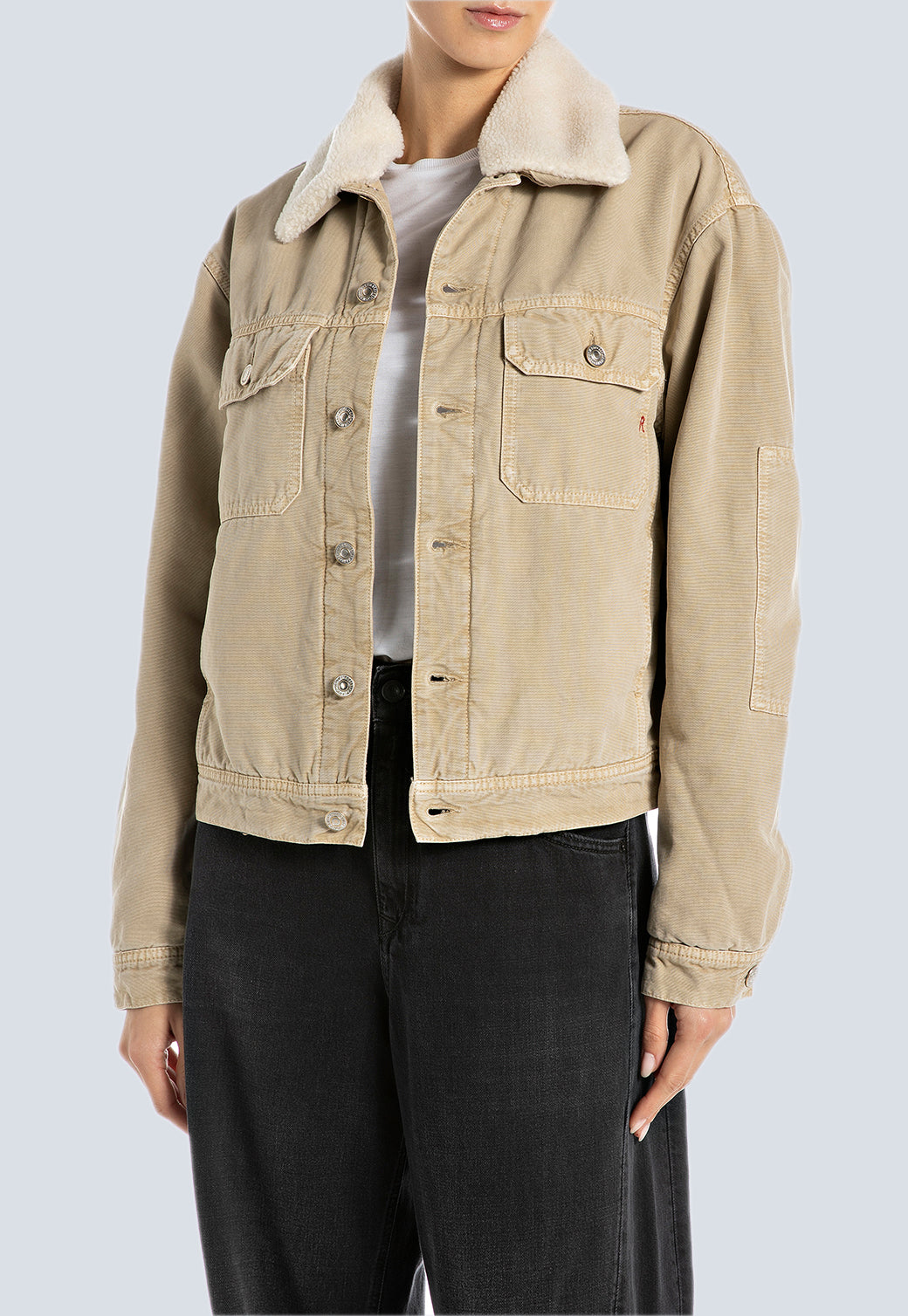 ג׳קט נשים בצבע בז' עם צווארון פרווה סינתטית