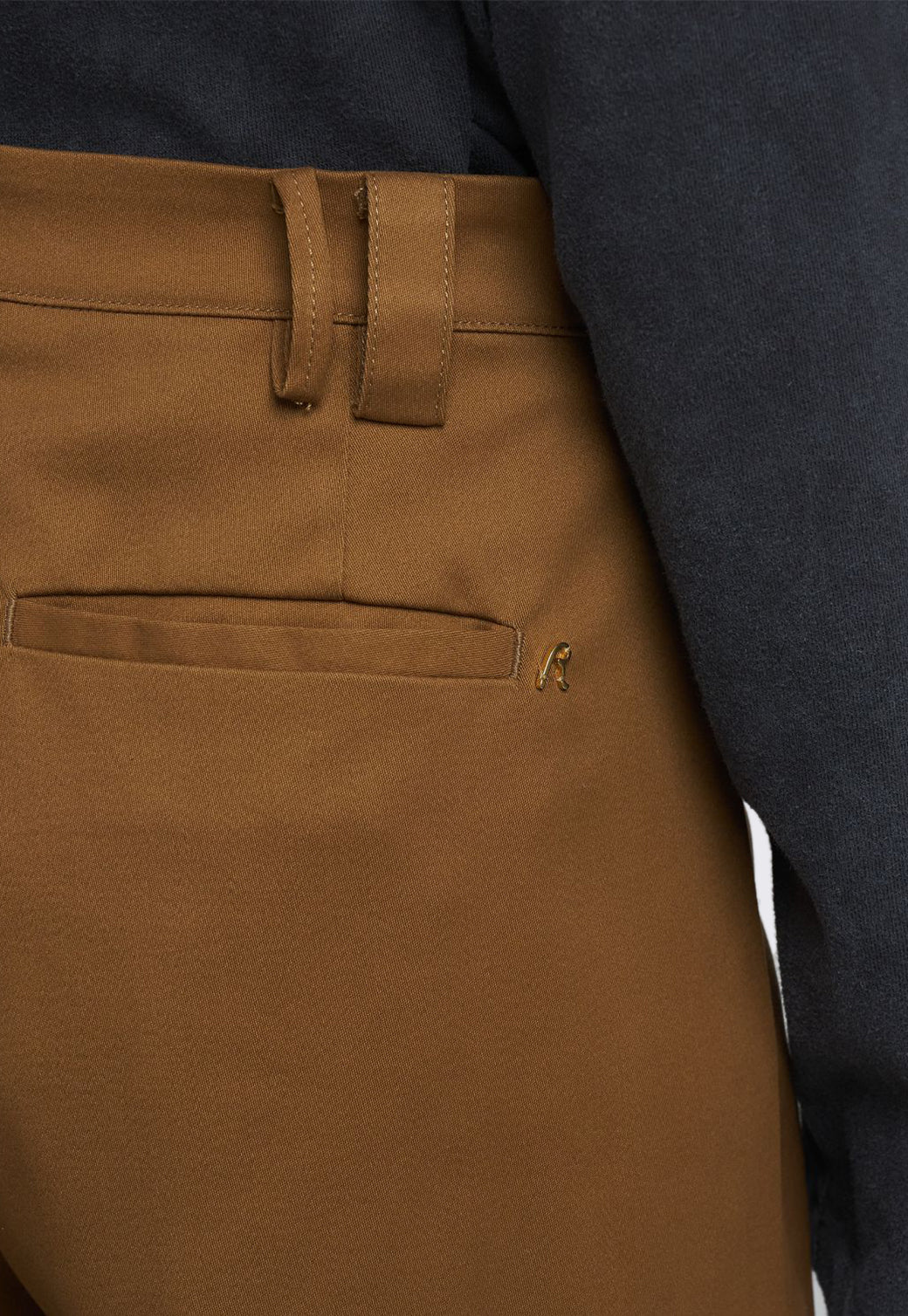 מכנסיים רחבים לנשים בגזרת אוברסייז בצבע קאמל