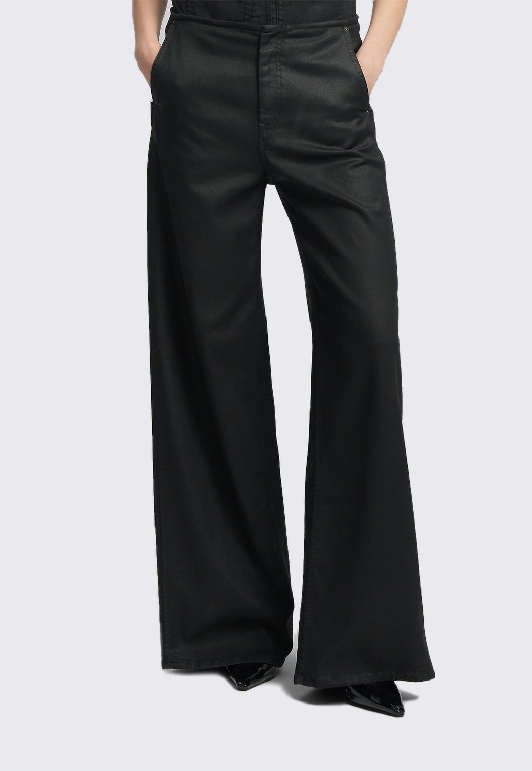 מכנסיים לנשים בגזרה רחבה בצבע שחור