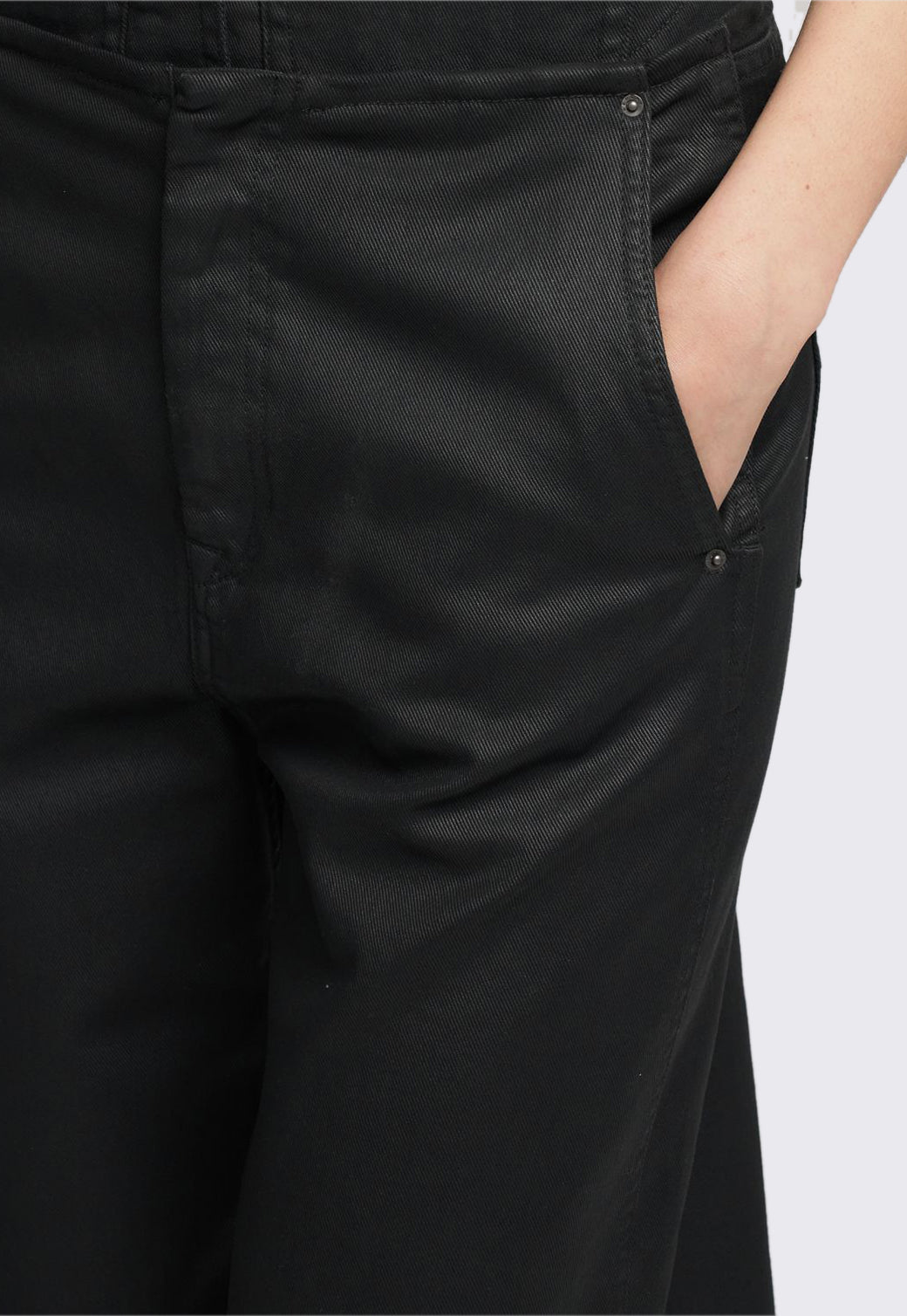 מכנסיים לנשים בגזרה רחבה בצבע שחור