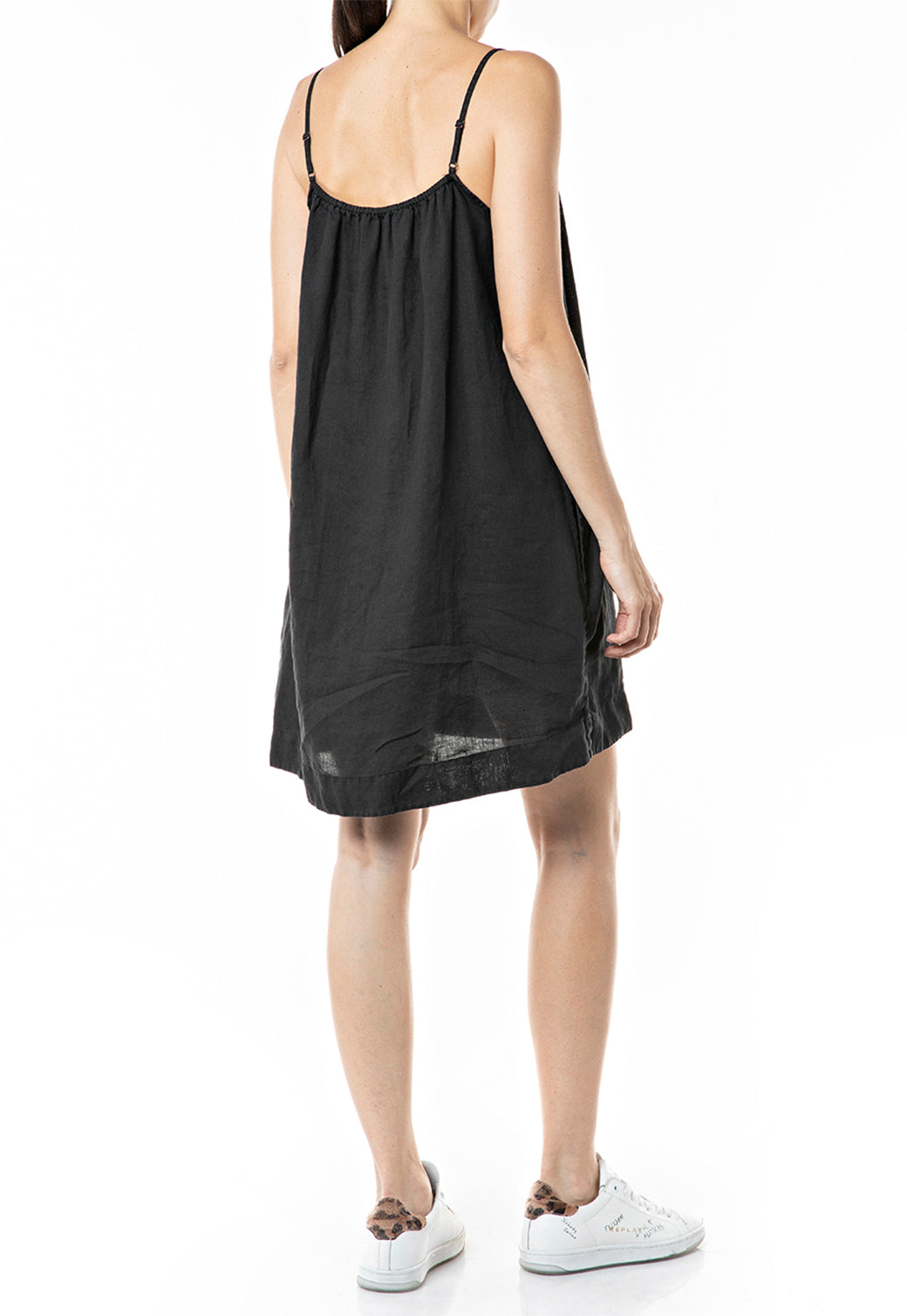 שמלת קיץ קצרה שחורה