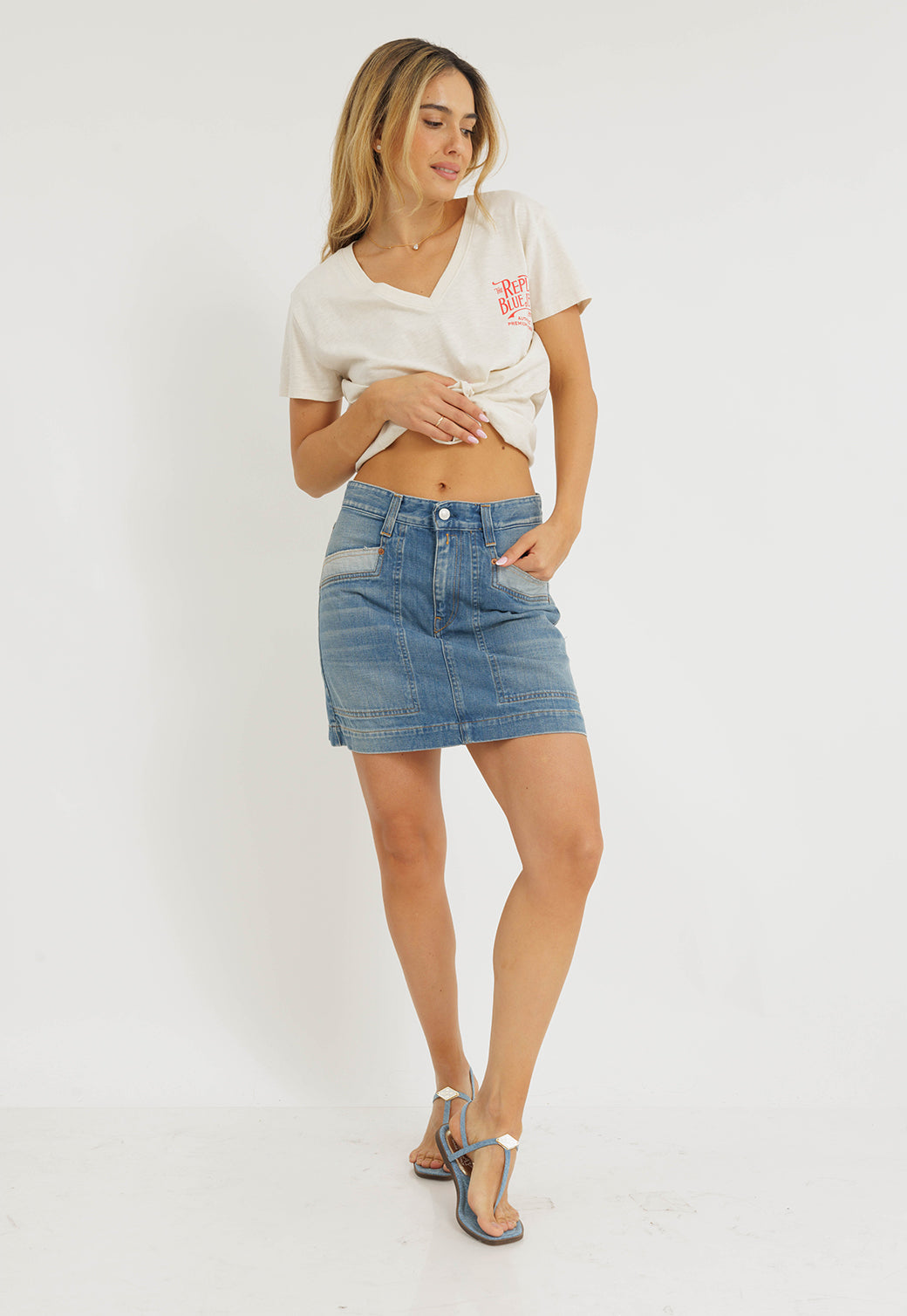 חצאית ג'ינס לנשים בצבע כחול