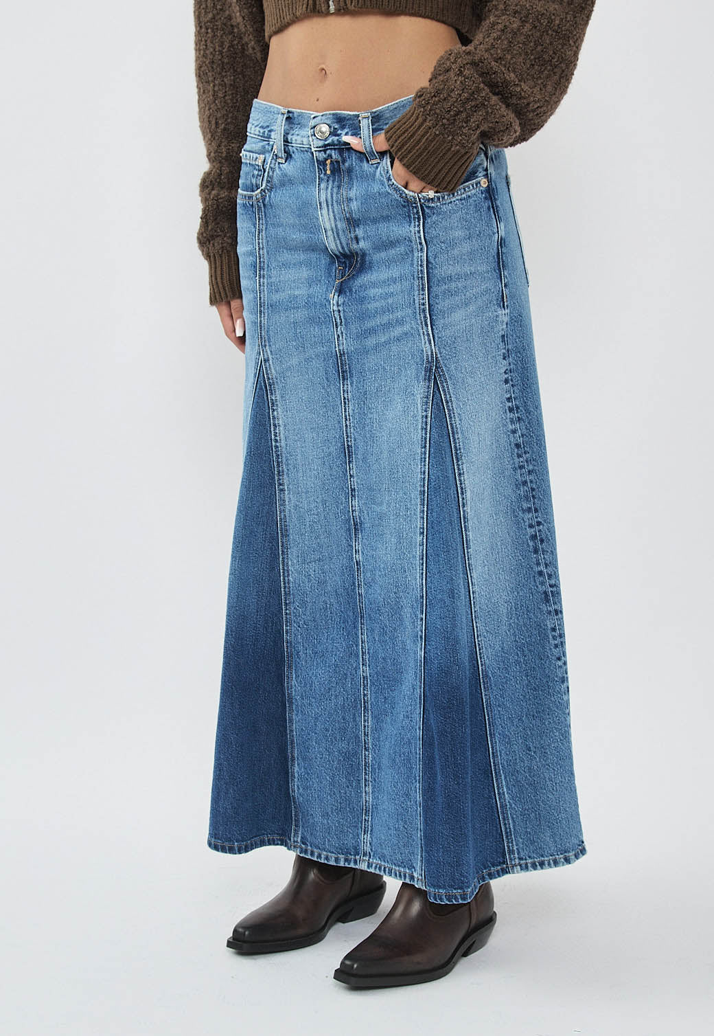חצאית ג׳ינס לנשים ארוכה בצבע כחול