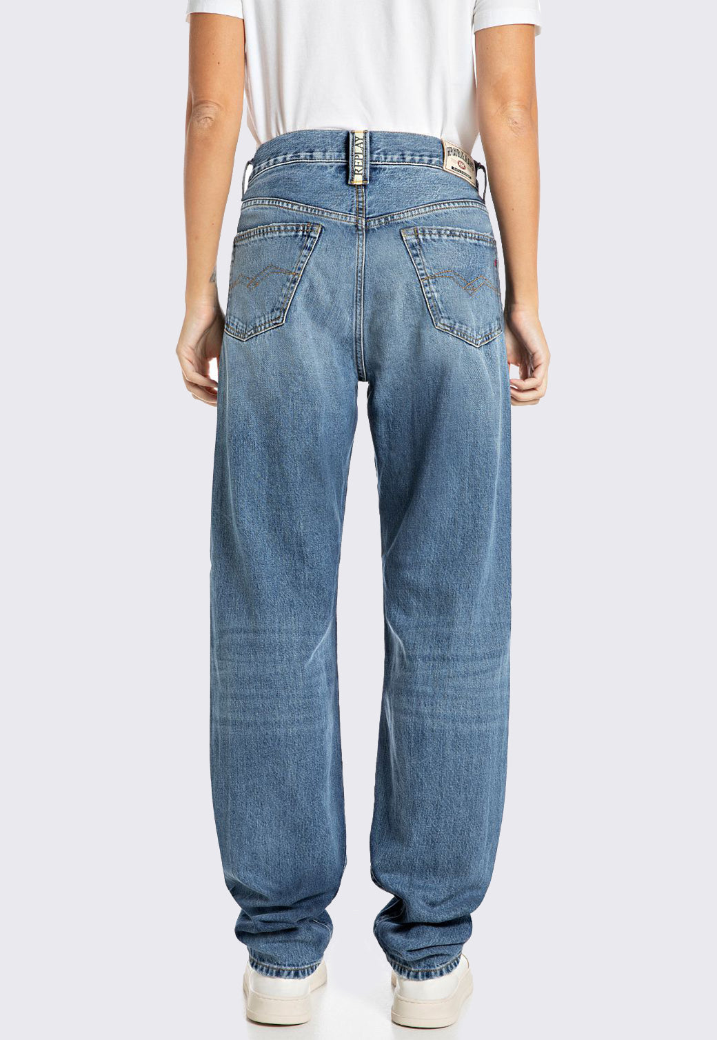 ג׳ינס 9Z1 נשים בגזרה רחבה בצבע כחול בהיר