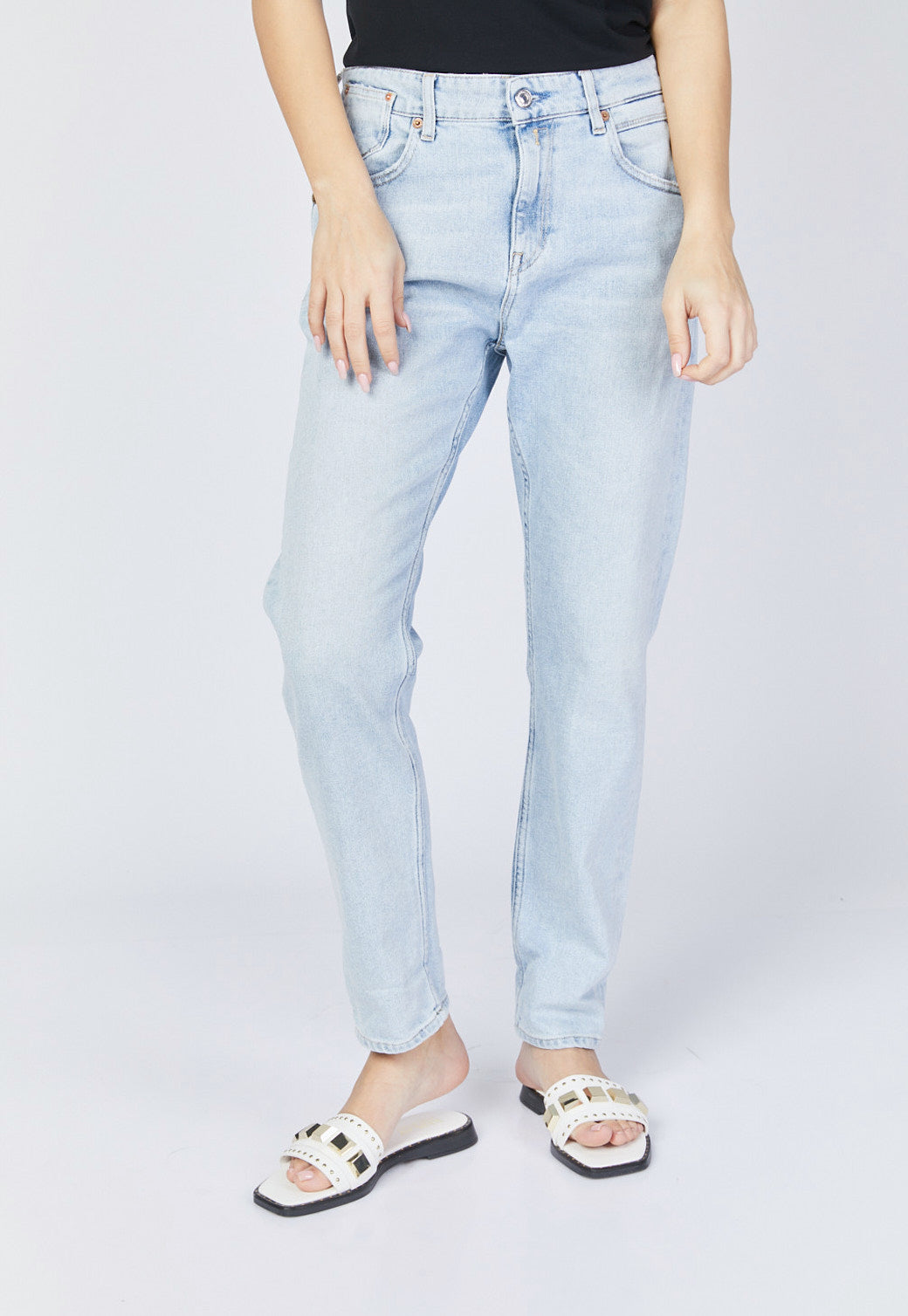 ג׳ינס נמוך בגזרה ישרה נשים