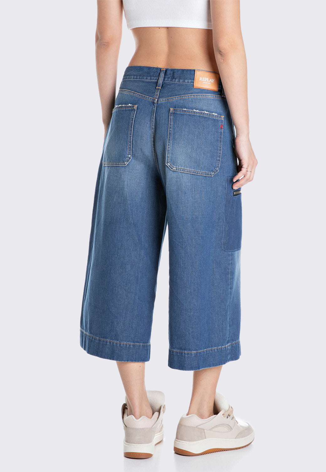 ג'ינס נשים בגזרה רחבה