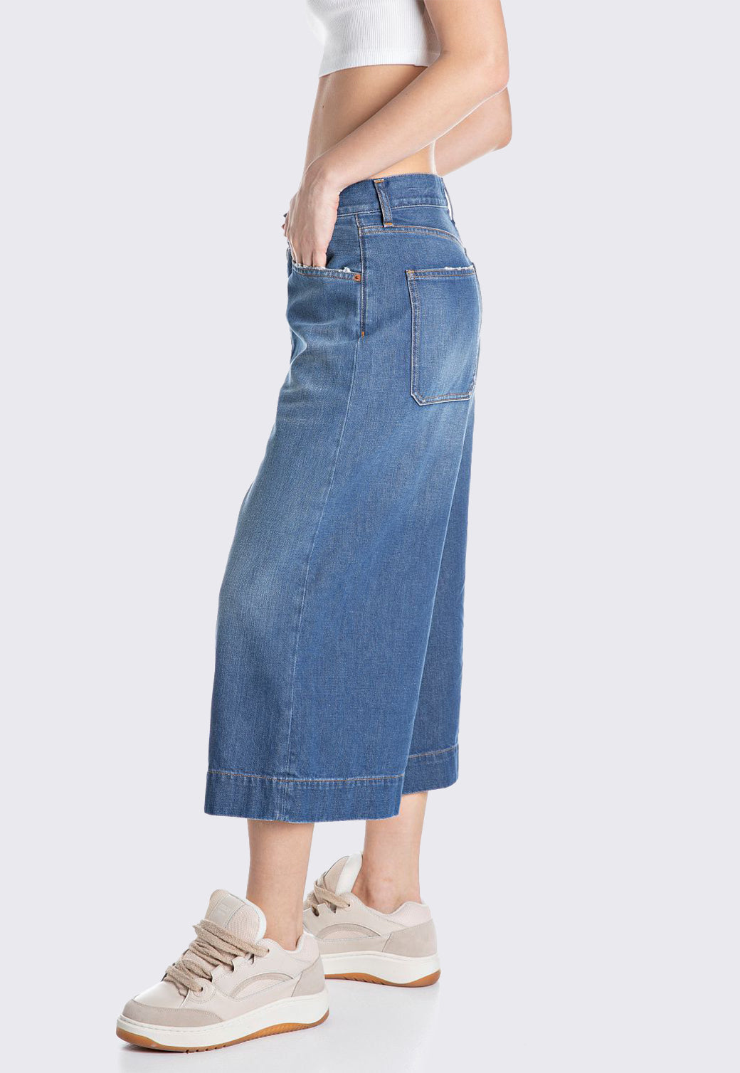 ג'ינס נשים בגזרה רחבה