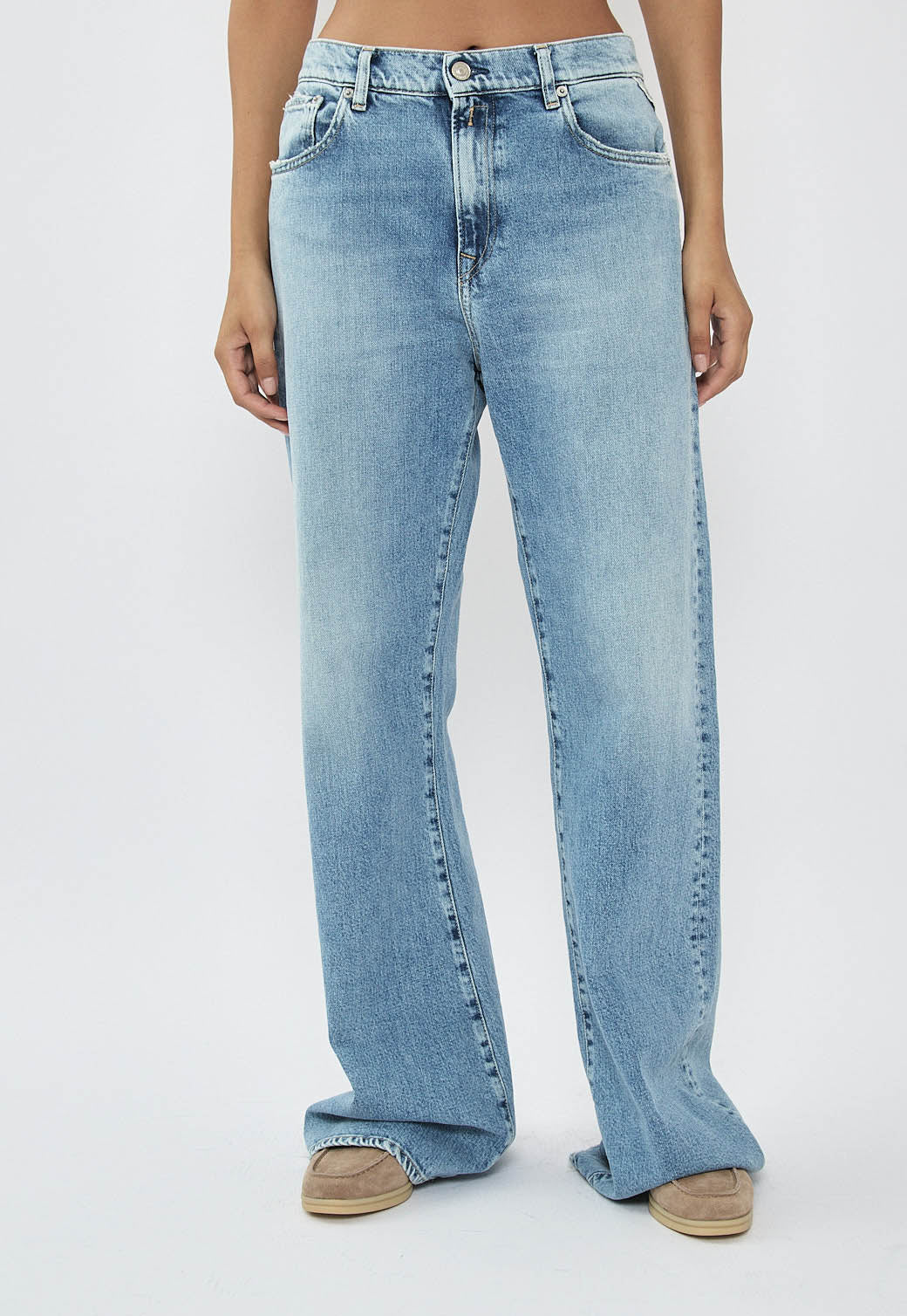 ג'ינס BECKA נשים בגזרה רחבה בצבע כחול בהיר