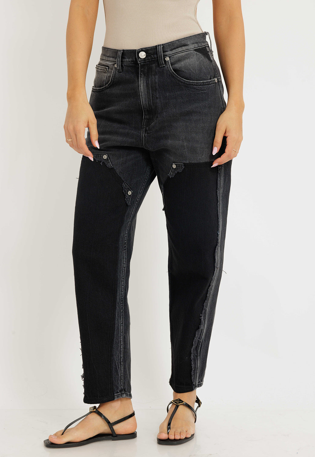 ג'ינס לנשים בגזרה ייחודית בצבע שחור