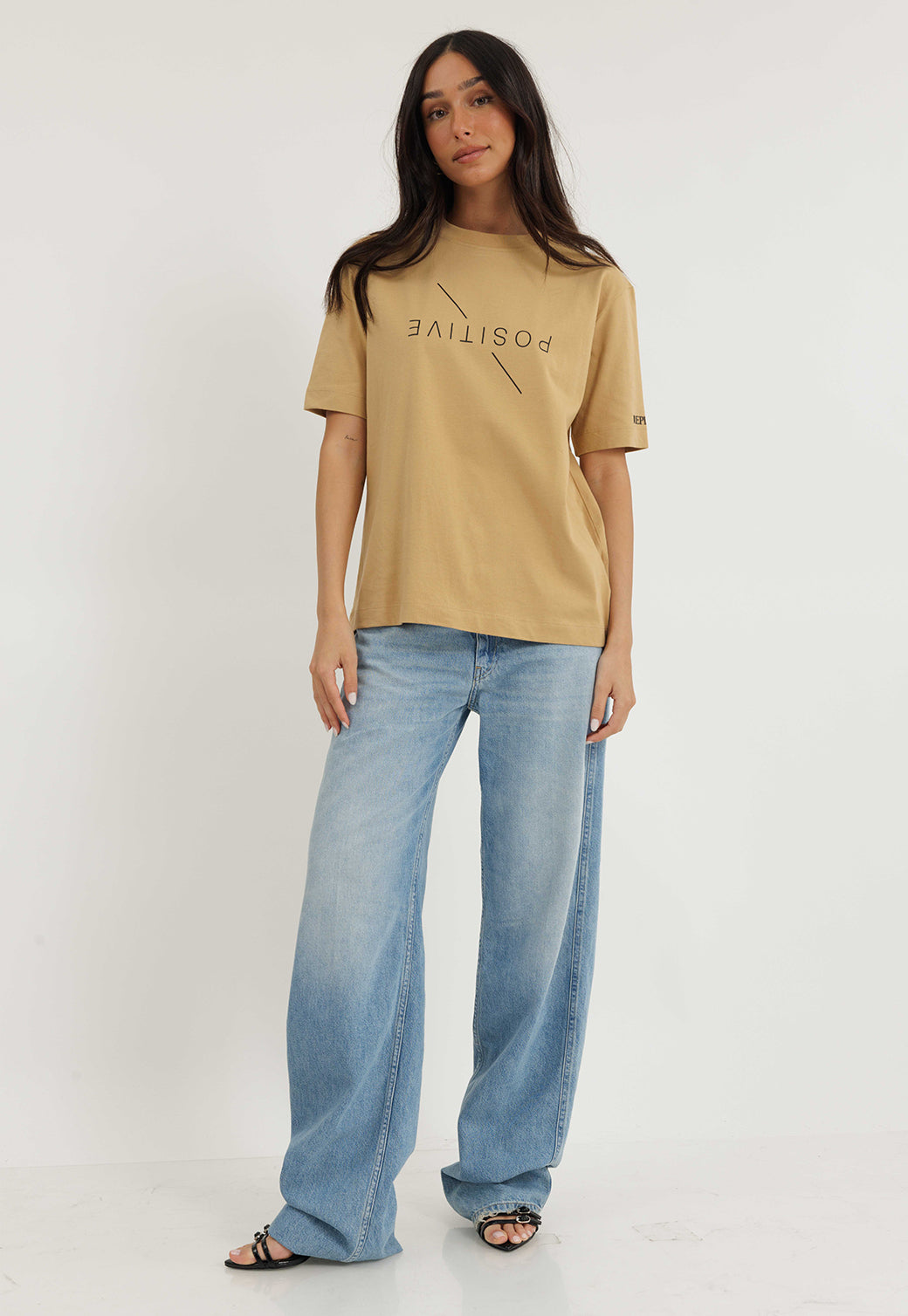 ג'ינס נשים בגזרה רחבה וגבוה